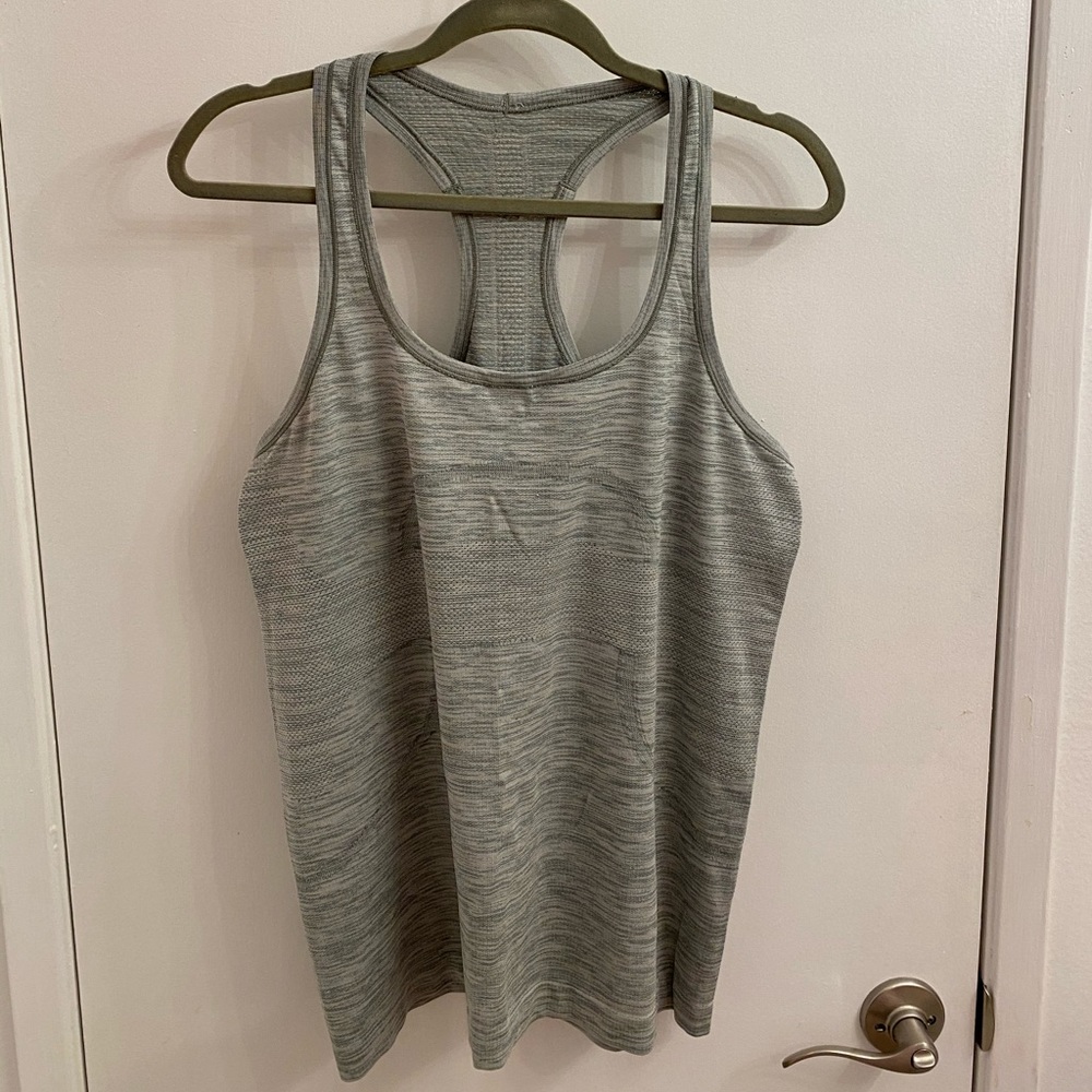 Lululemon Swiftly Tech Razorback - size 12